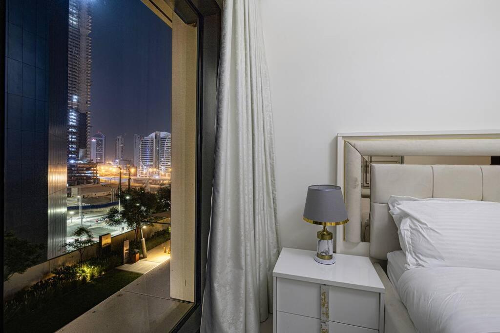 2 BR Dubai Luxury apartment Full Burj Views - 2