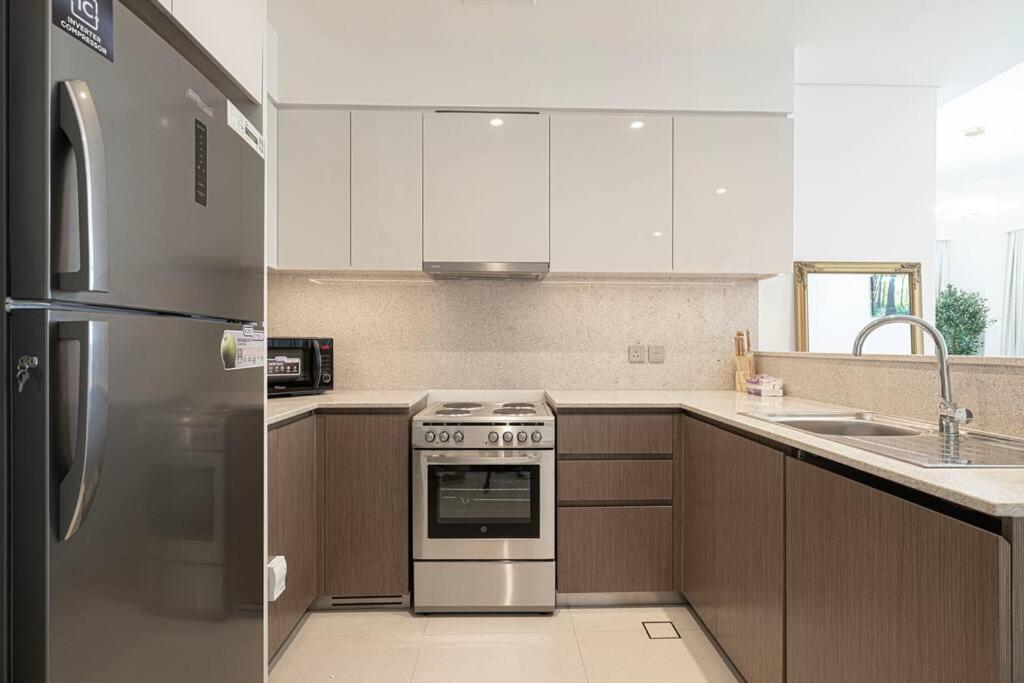 2 BR Dubai Luxury apartment Full Burj Views - 5