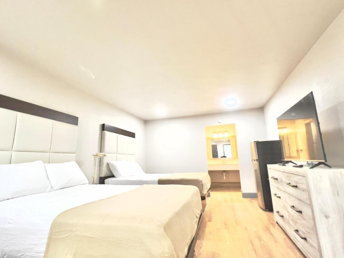 Image: ECONOMY INN AND SUITES