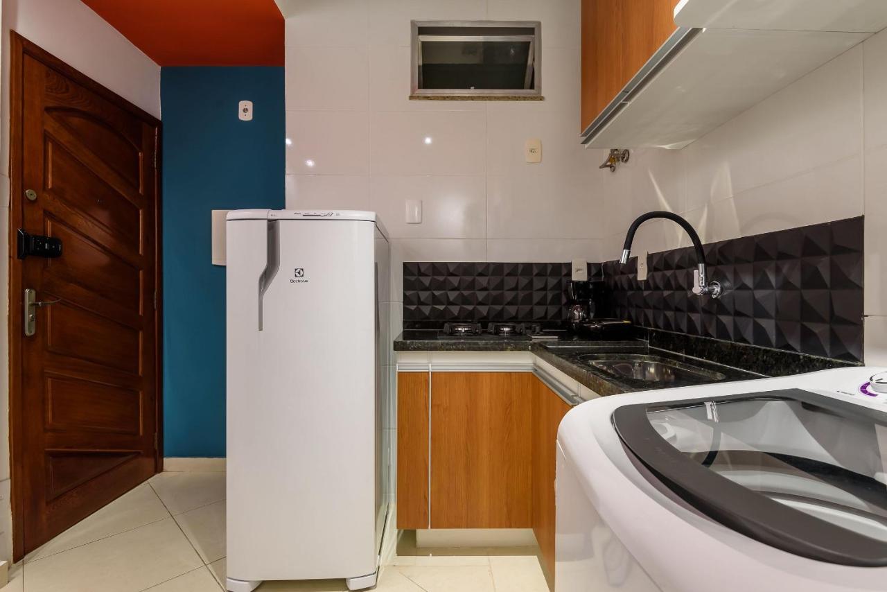 Work and Leisure in Copacabana | NSC 1085/301 - 4