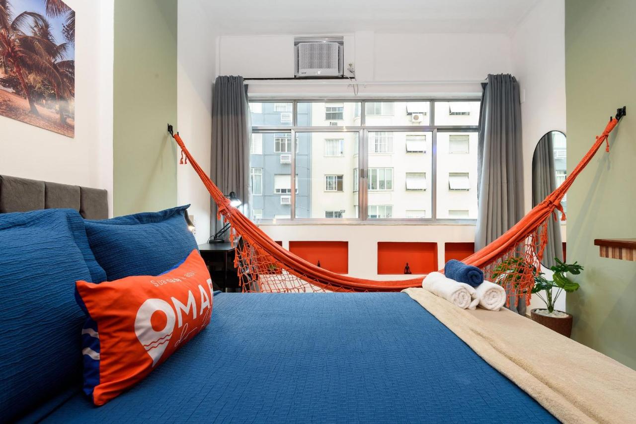 Work and Leisure in Copacabana | NSC 1085/301 - 2