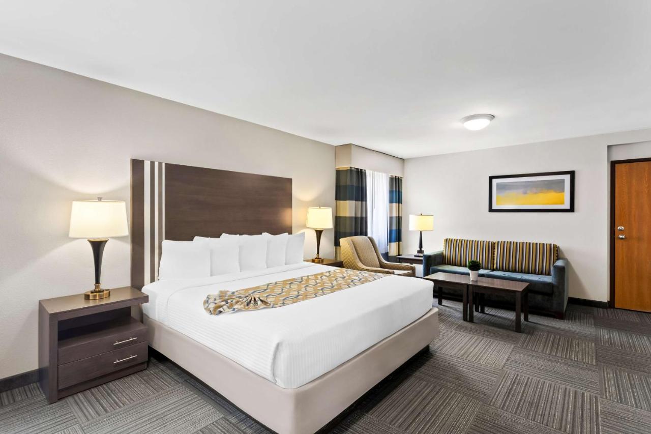 Image: Best Western Naperville Inn