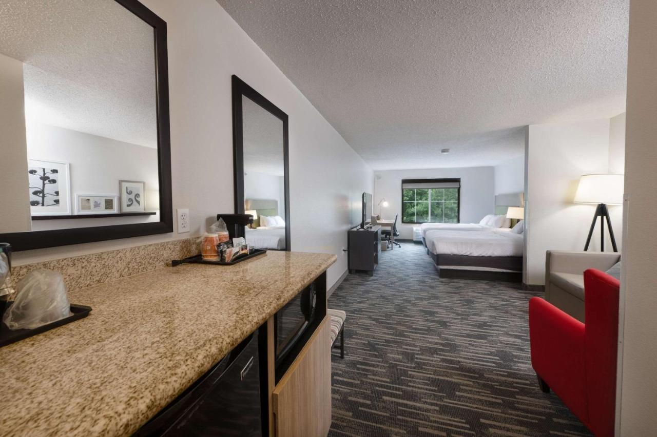 Countryside Inn & Suites — photo 8