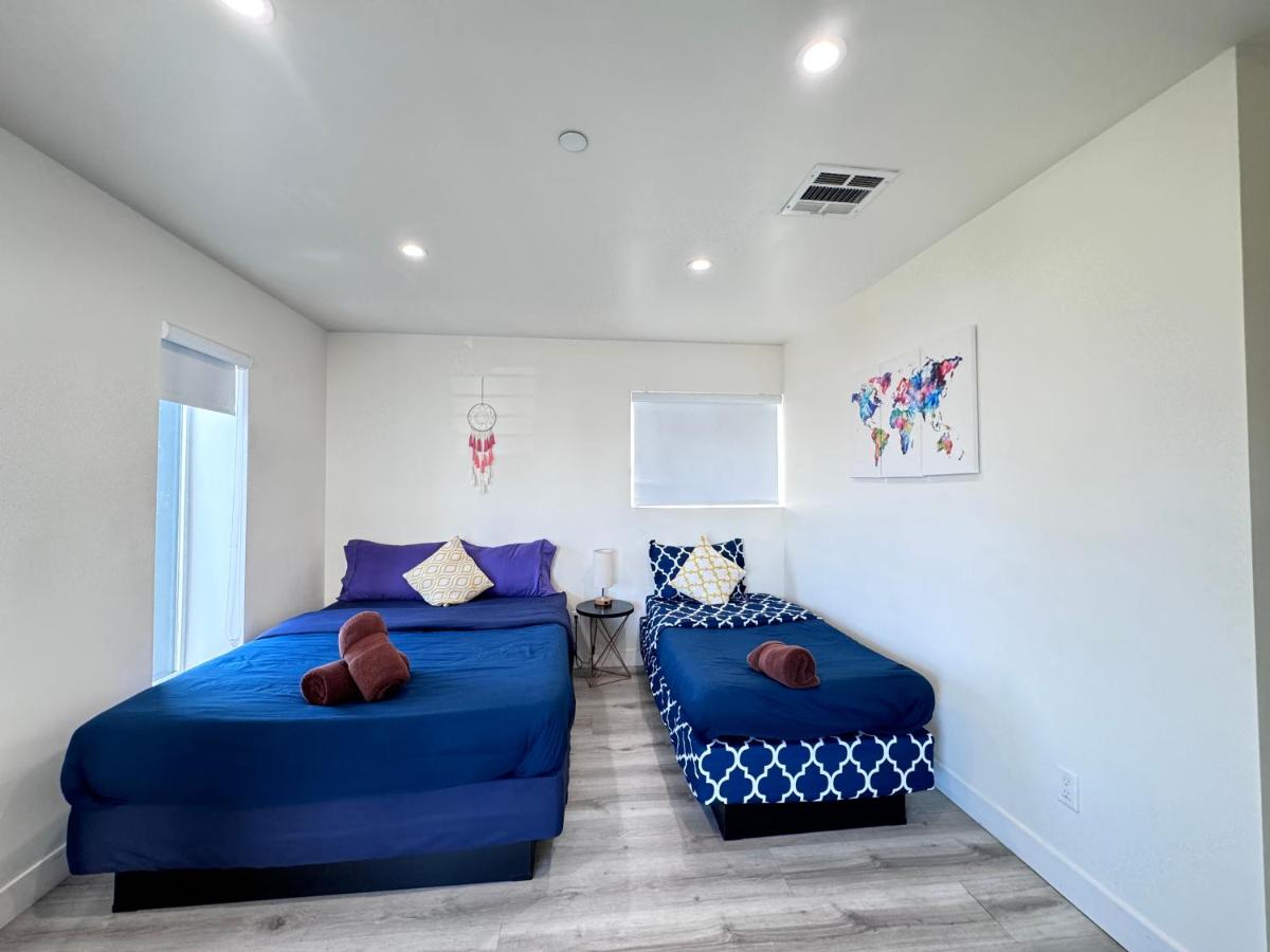 Cozy Chamber 3 BR Hollywood Townhouse - 2