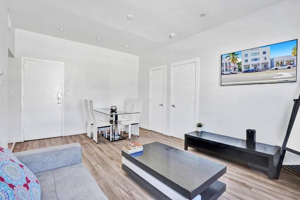 Miami Beach Home, 7 guests, Steps from the beach - 5