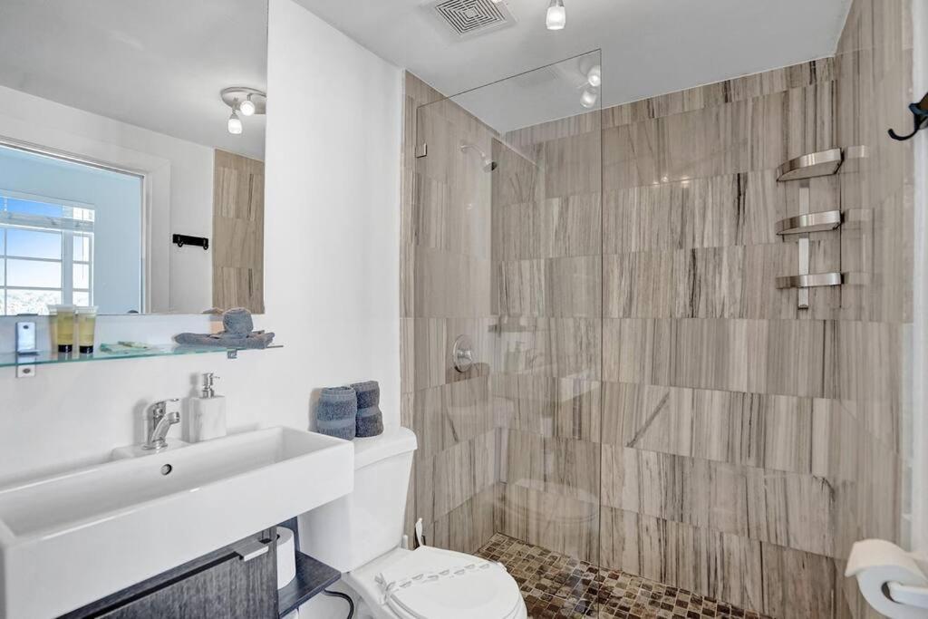 Miami Beach Home, 7 guests, Steps from the beach - 3