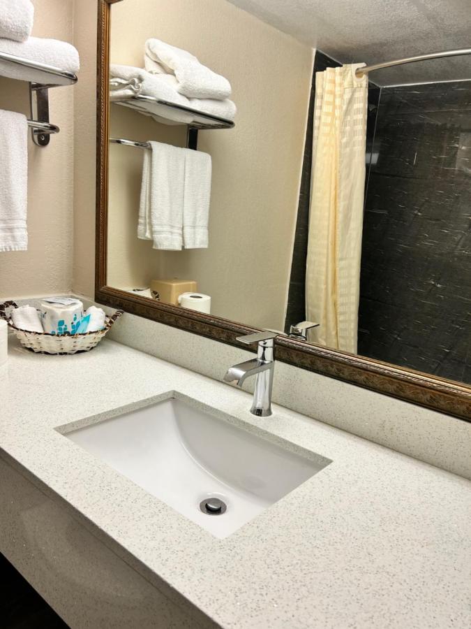 The Surrey Inn — photo 9
