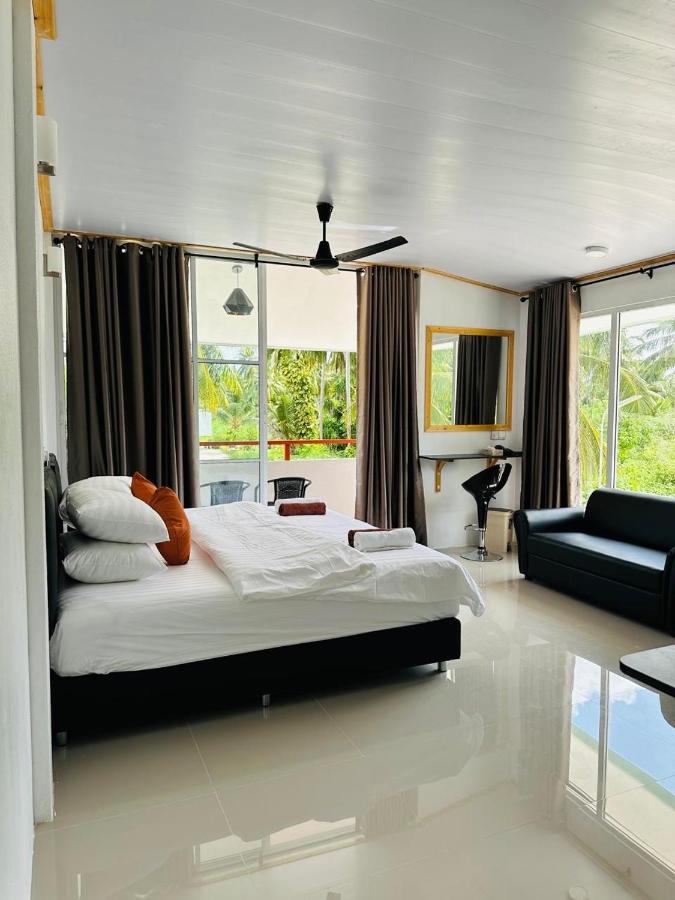 Dacha Thoddoo White Sand