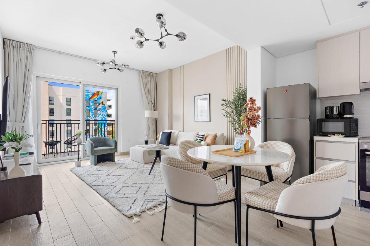 Silkhaus Vacation Homes Chic 1BDR with Canal View on Yas Island - 3