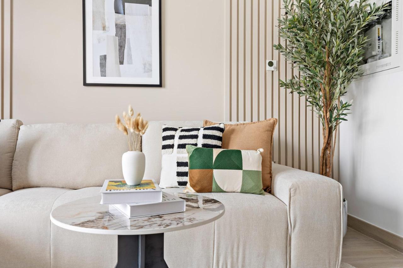 Silkhaus Vacation Homes Chic 1BDR with Canal View on Yas Island - 4