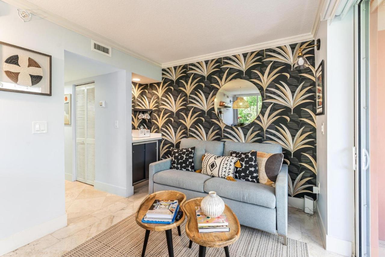 The Palms Coconut Grove 1 bedroom condo includes parking - 2