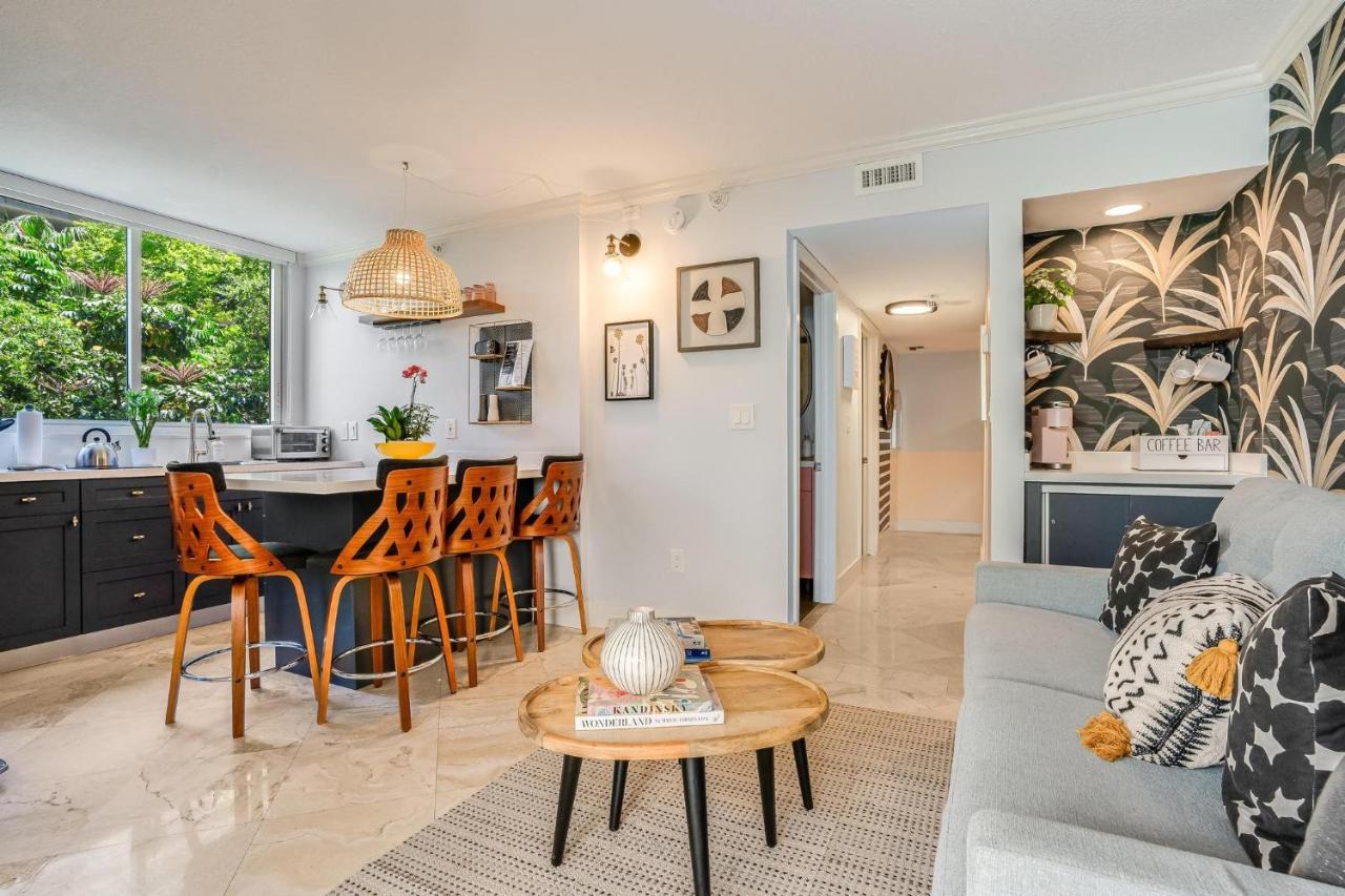 The Palms Coconut Grove 1 bedroom condo includes parking - 4