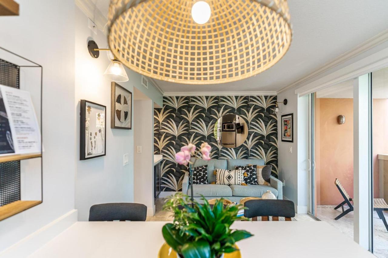 The Palms Coconut Grove 1 bedroom condo includes parking - 3