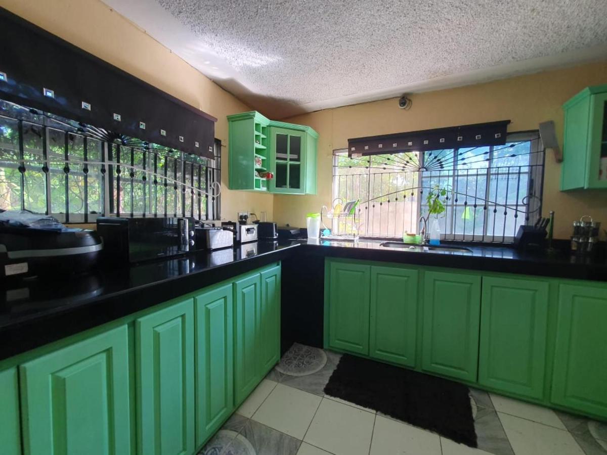 Sandy Bay Paradise Retreat - 7 Bedrooms - 5