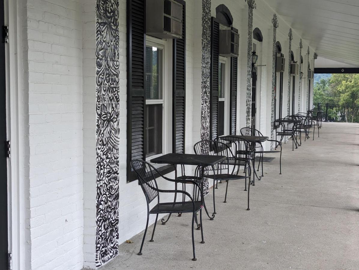 Riverboat Inn & Suites — photo 14