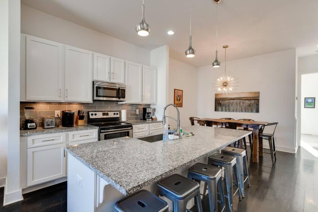 Epic Location- Steps from 12th S, Sleep12 - 4