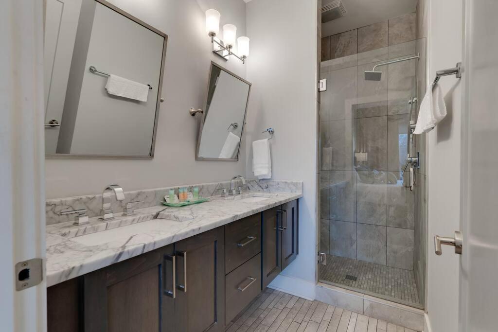 3BD -Rooftop Escape- Steps from The Gulch Fun - 3