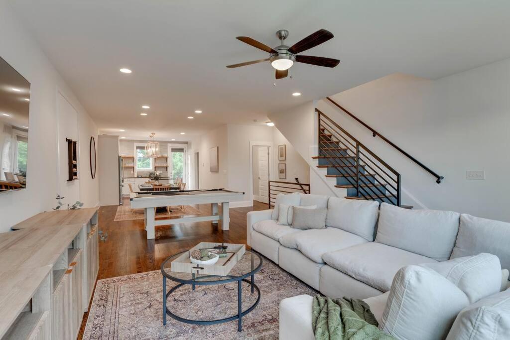 Unforgettable Townhome-Close to Broadway-10 Beds! - 5