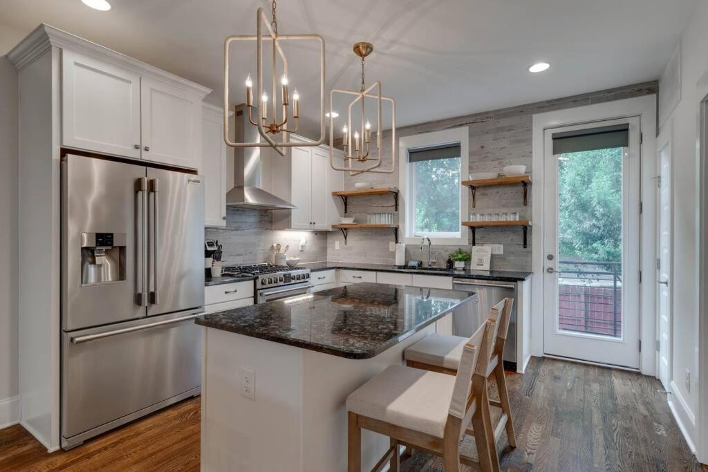 Unforgettable Townhome-Close to Broadway-10 Beds! - 4