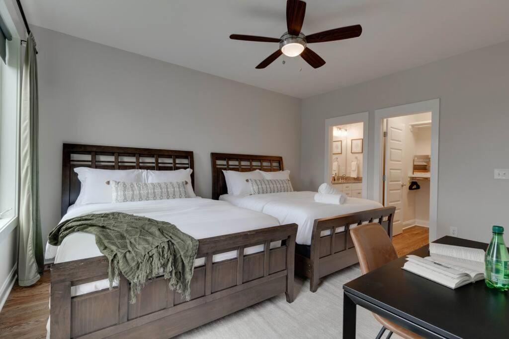 Unforgettable Townhome-Close to Broadway-10 Beds! - 2