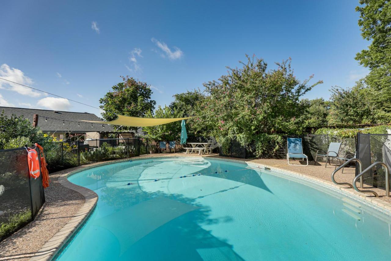 Outdoor Pool and Fire Pit Modern Austin Home - 4