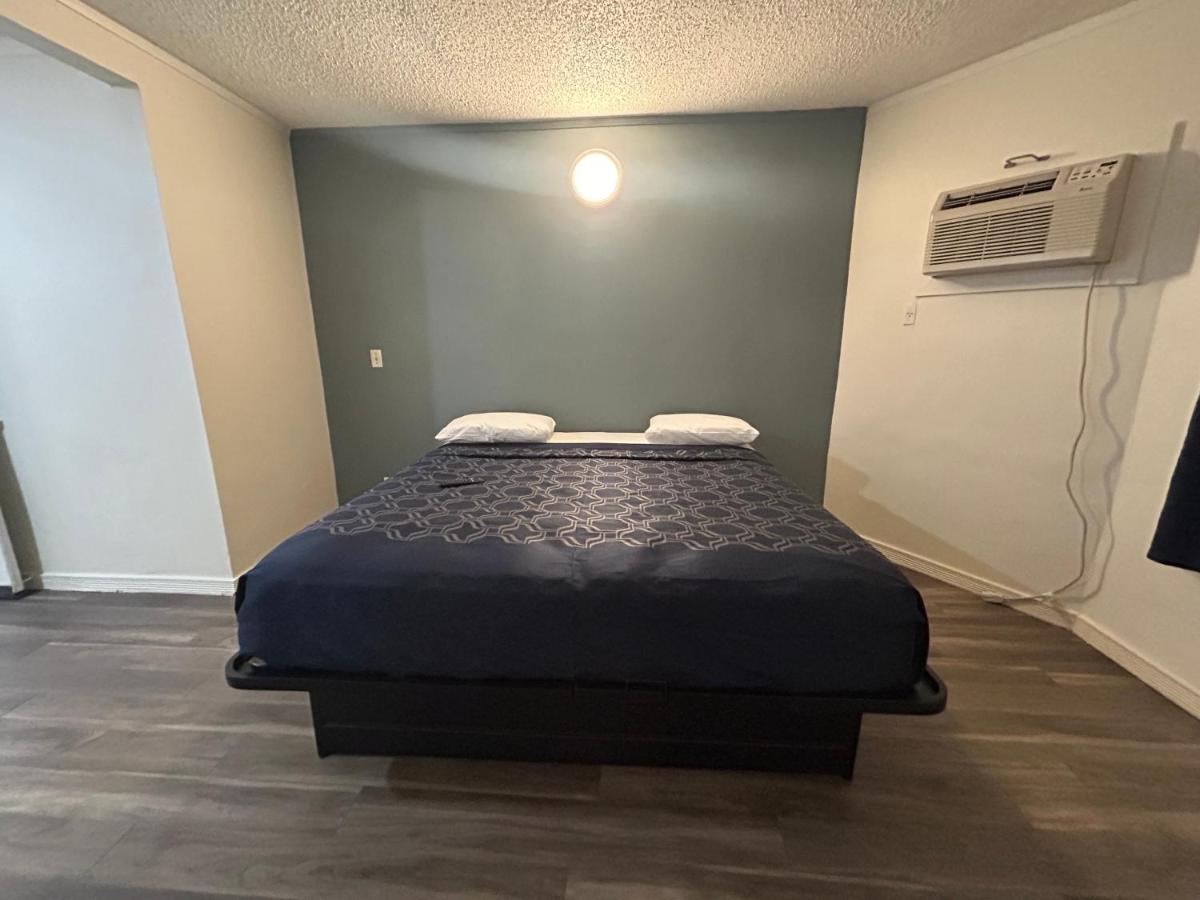 Budget Inn — photo 13