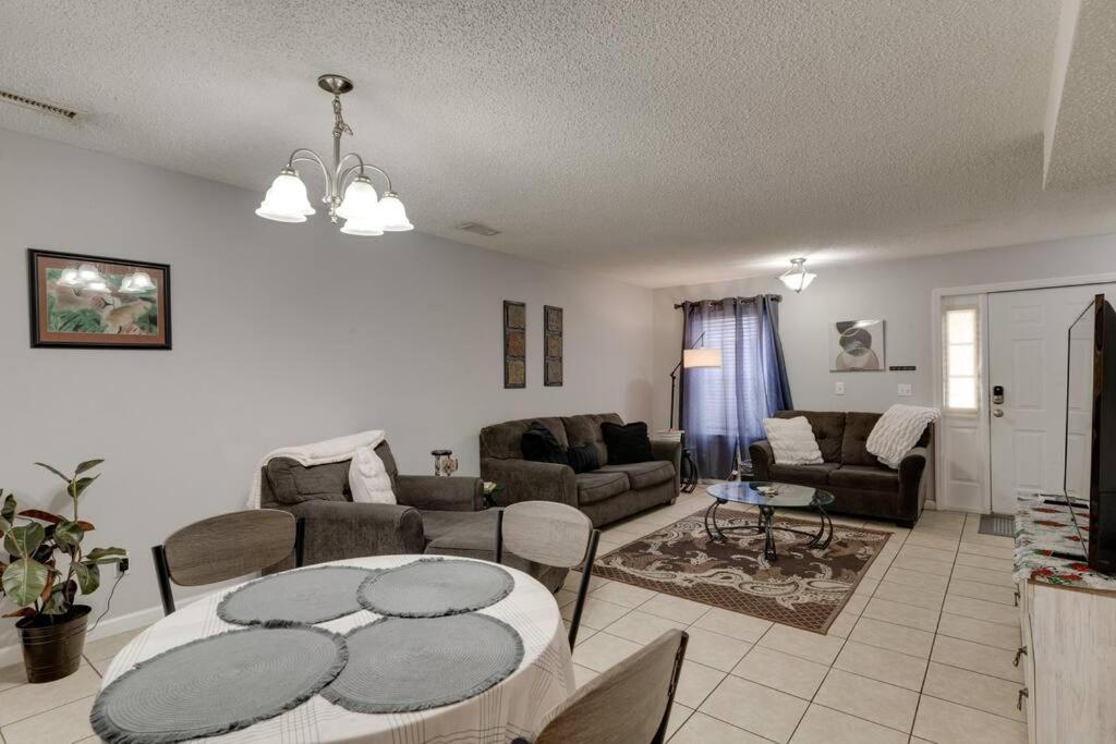 Lovely 2 BDR Condo with Balcony 2M to Broadway - 4