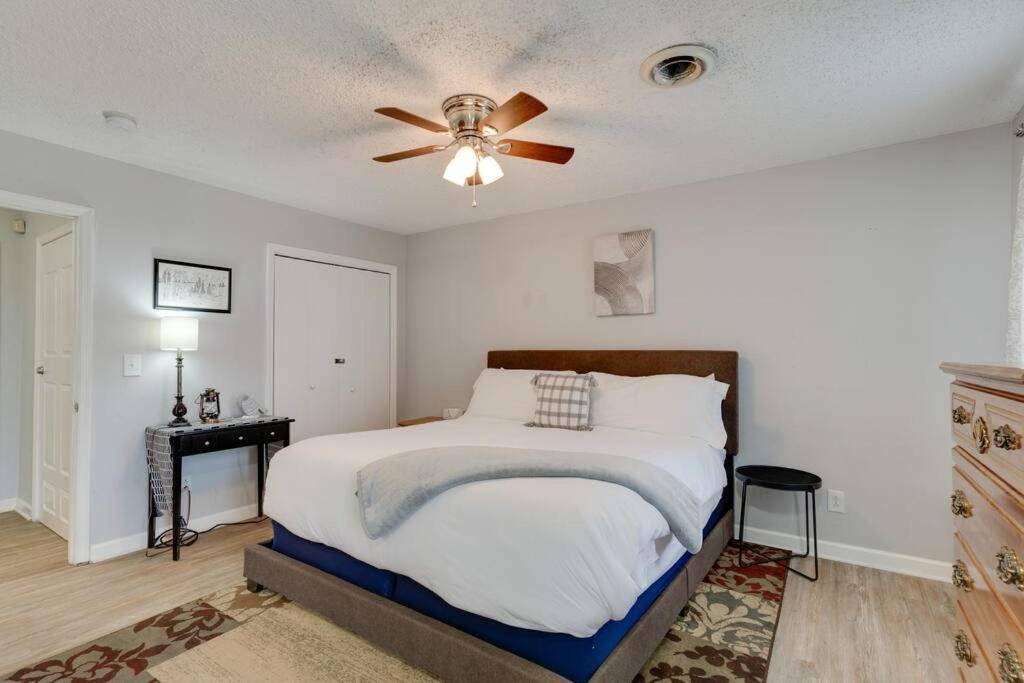 Lovely 2 BDR Condo with Balcony 2M to Broadway - 2