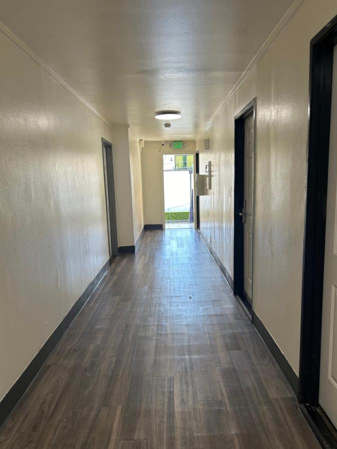 Budget Inn — photo 21