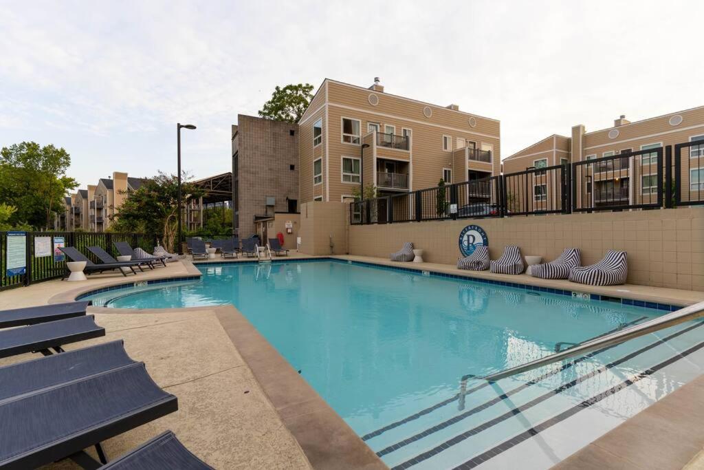 Splash & Explore Riverfront Near Broadway - 4