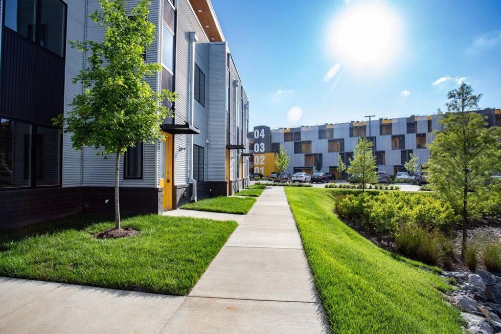 Chic Condo, 2mi to Downtown, Sleeps 8, by Geodis - 2