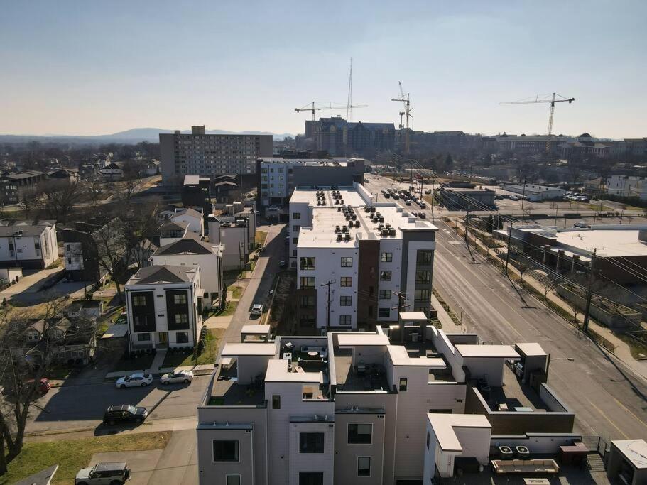 Renovated Pink Palace, walkable location - 3