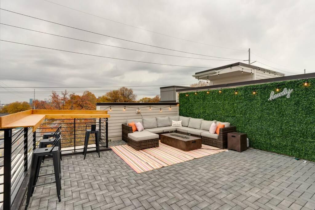 Luxury Townhome! Rooftop-Game Room! Near Broadway! - 2