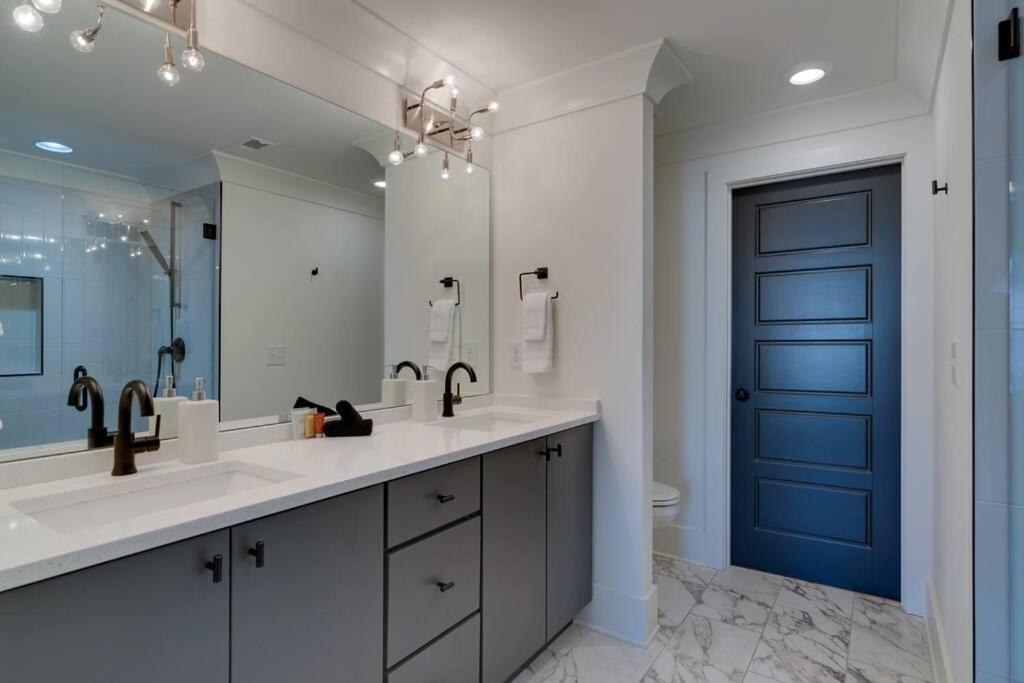 Spacious Home Only 2 Mi to Broadway - 3