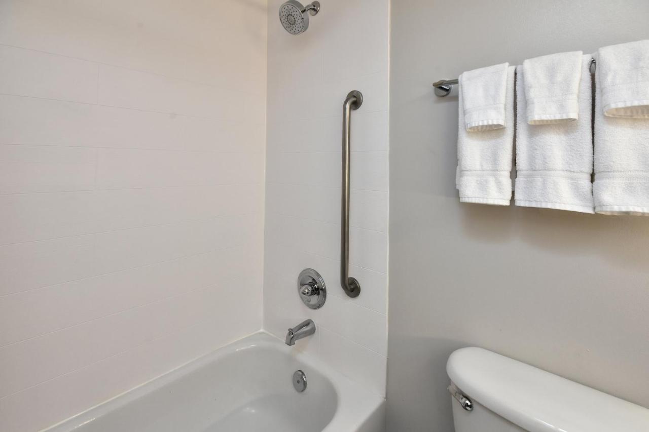 Holiday Motel — photo 20
