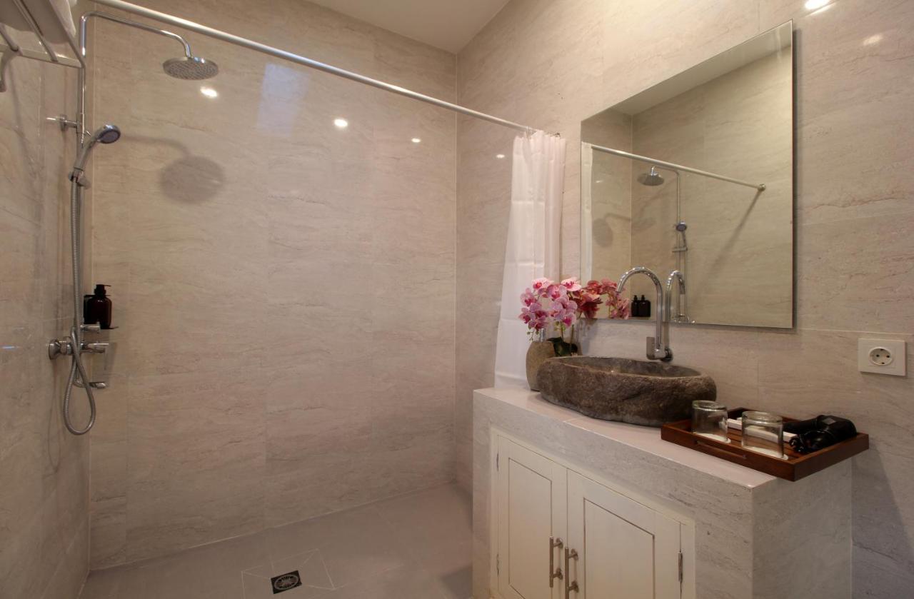 Bougainvillea Villa Seminyak by Parigata - 3