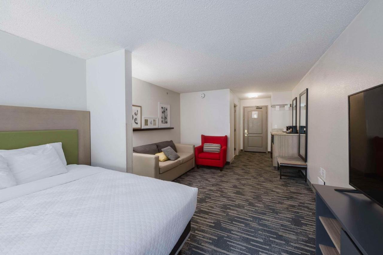 Countryside Inn & Suites — photo 22
