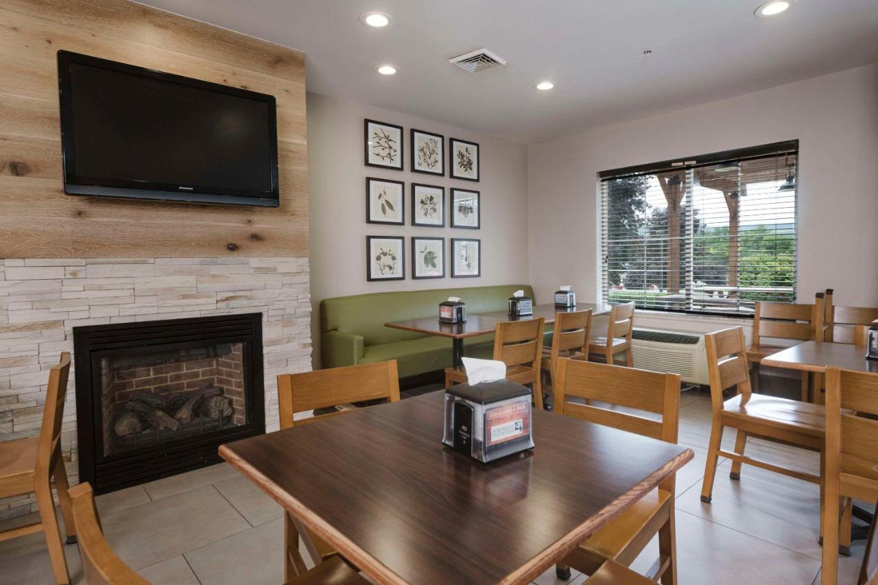 Countryside Inn & Suites — photo 3
