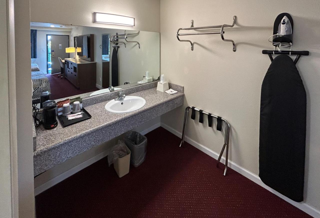 California Lodge Suites — photo 7