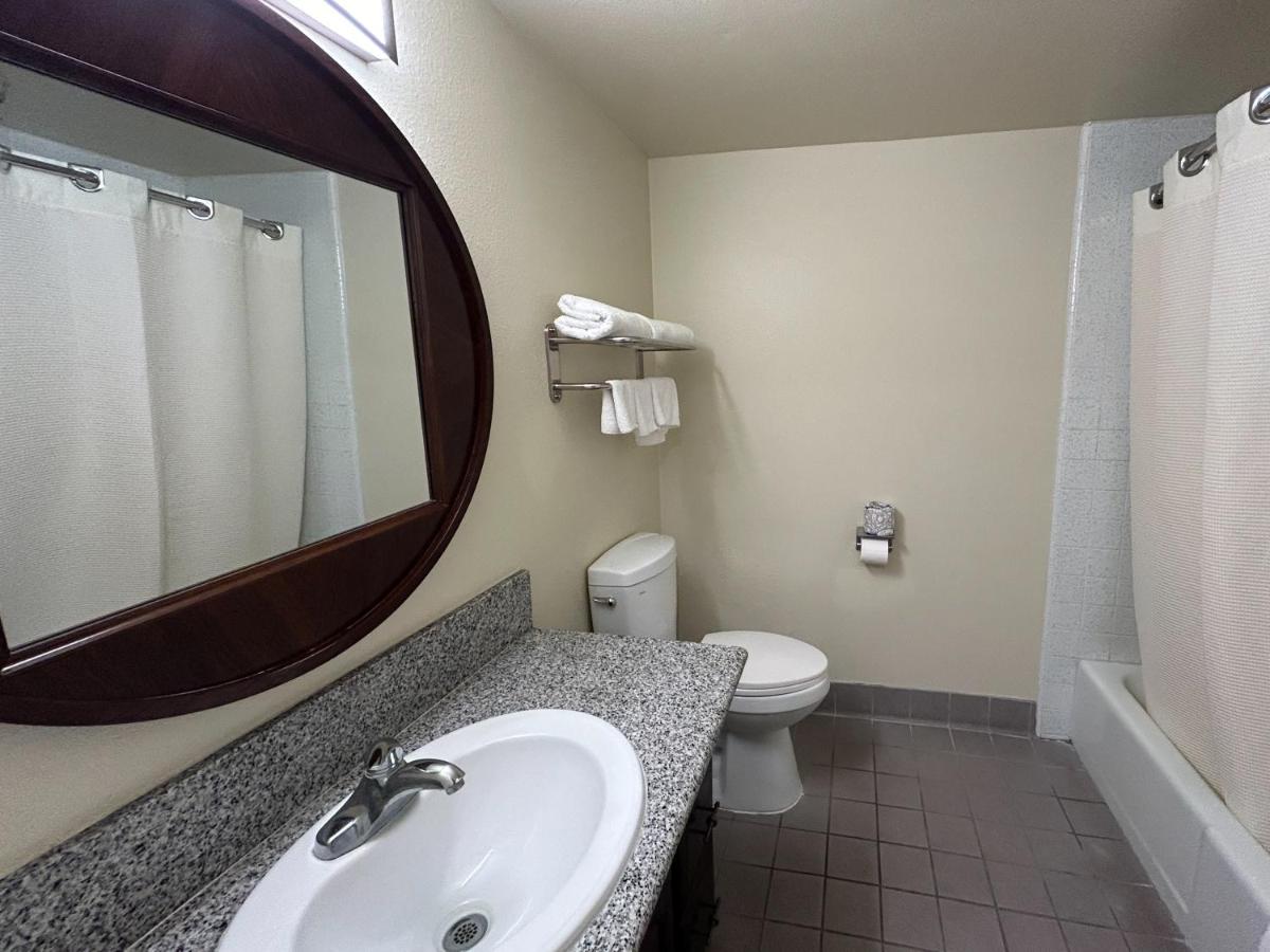 California Lodge Suites — photo 17