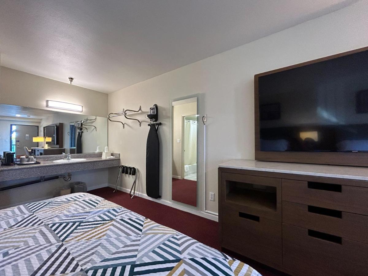 California Lodge Suites — photo 18