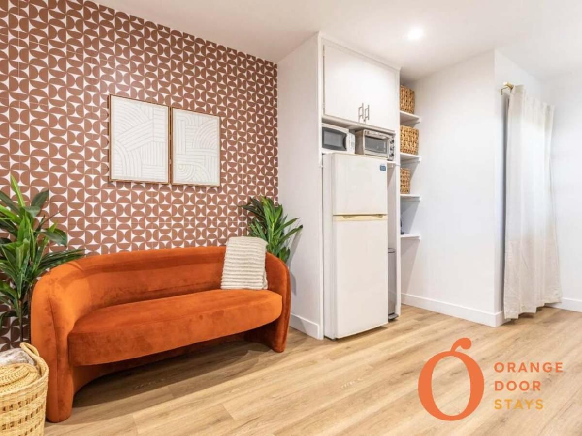 Mid Century 1BR Apt w Patio Near LAX Playa Vista Beach - 4