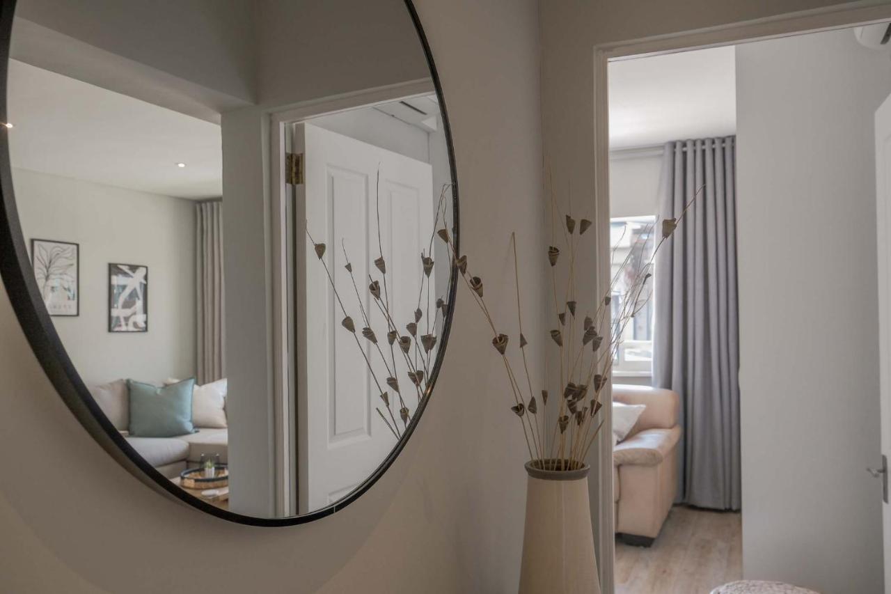 Coastal City Vibes - Stylish 2-Bedroom - 4