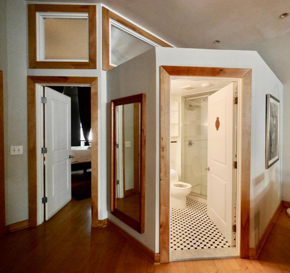 2 bedrooms with one private bathroom in lovely home - 3