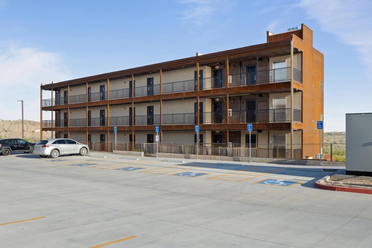 Topock66 Hotel — photo 12