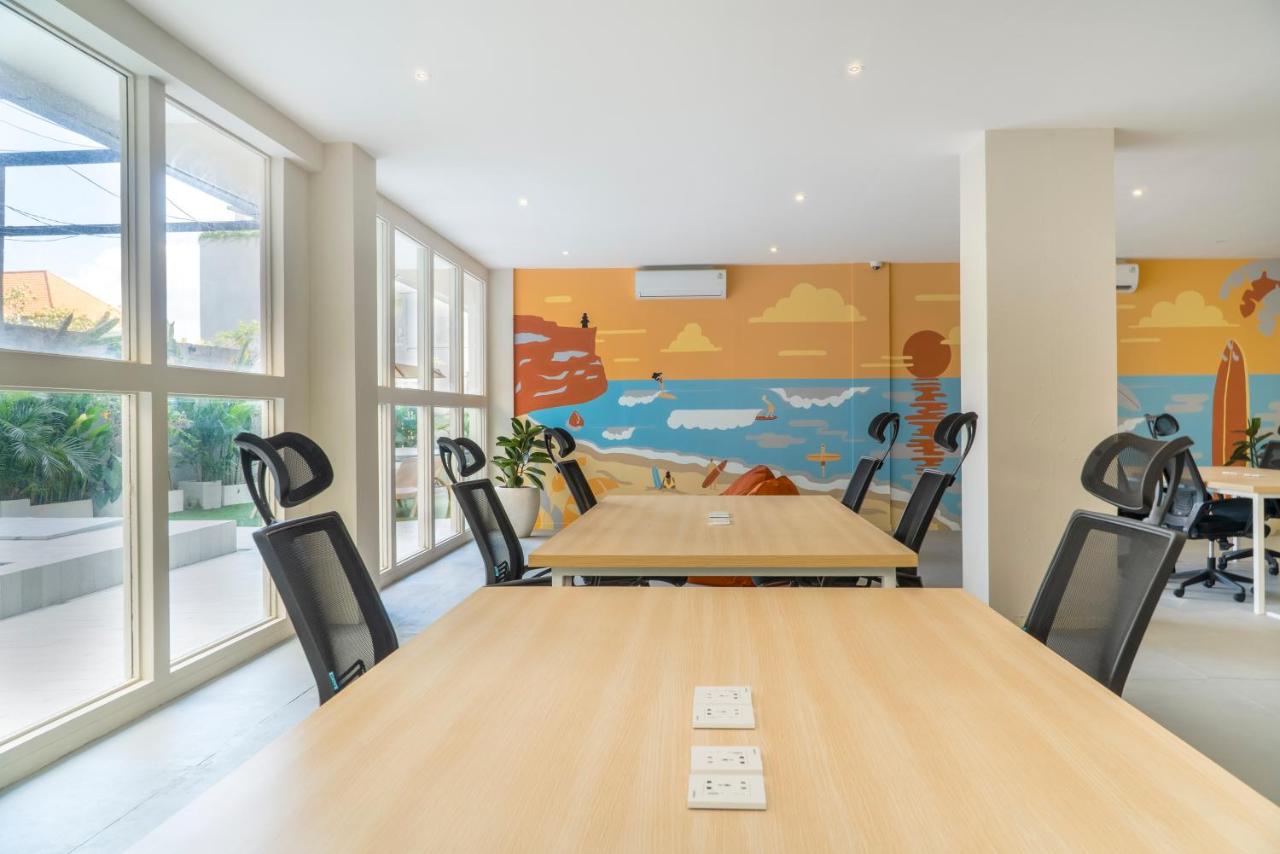 Bali Bustle Sunset Coliving and Coworking Space - 4