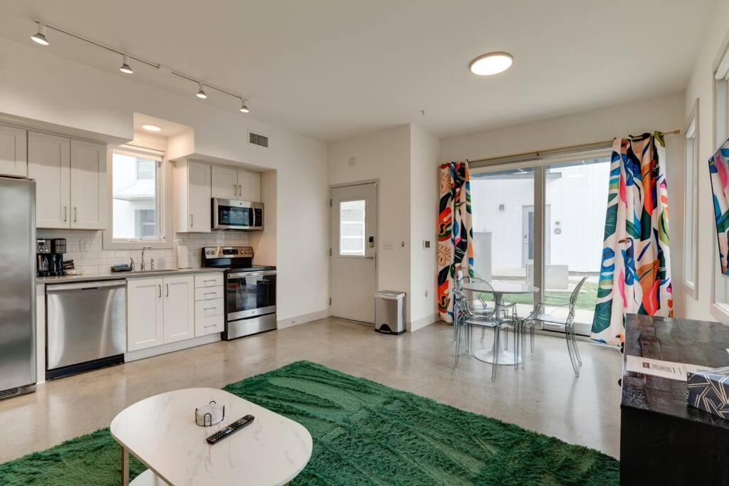 Urban-Chic Condo 1mi to New SC Stadium!