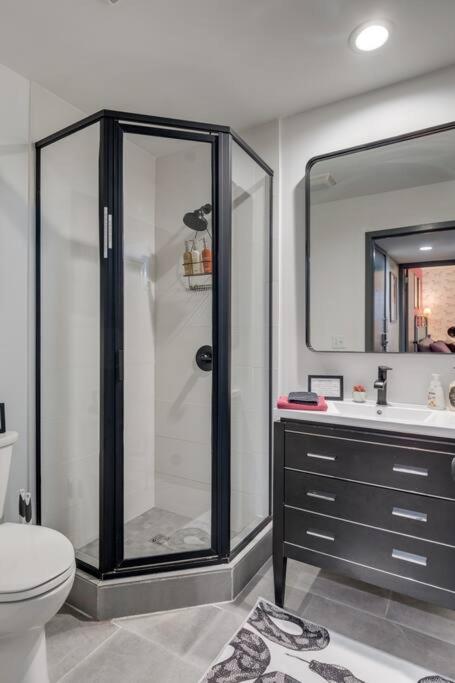 Vibrant Riverfront 2BD with a Pool - 4