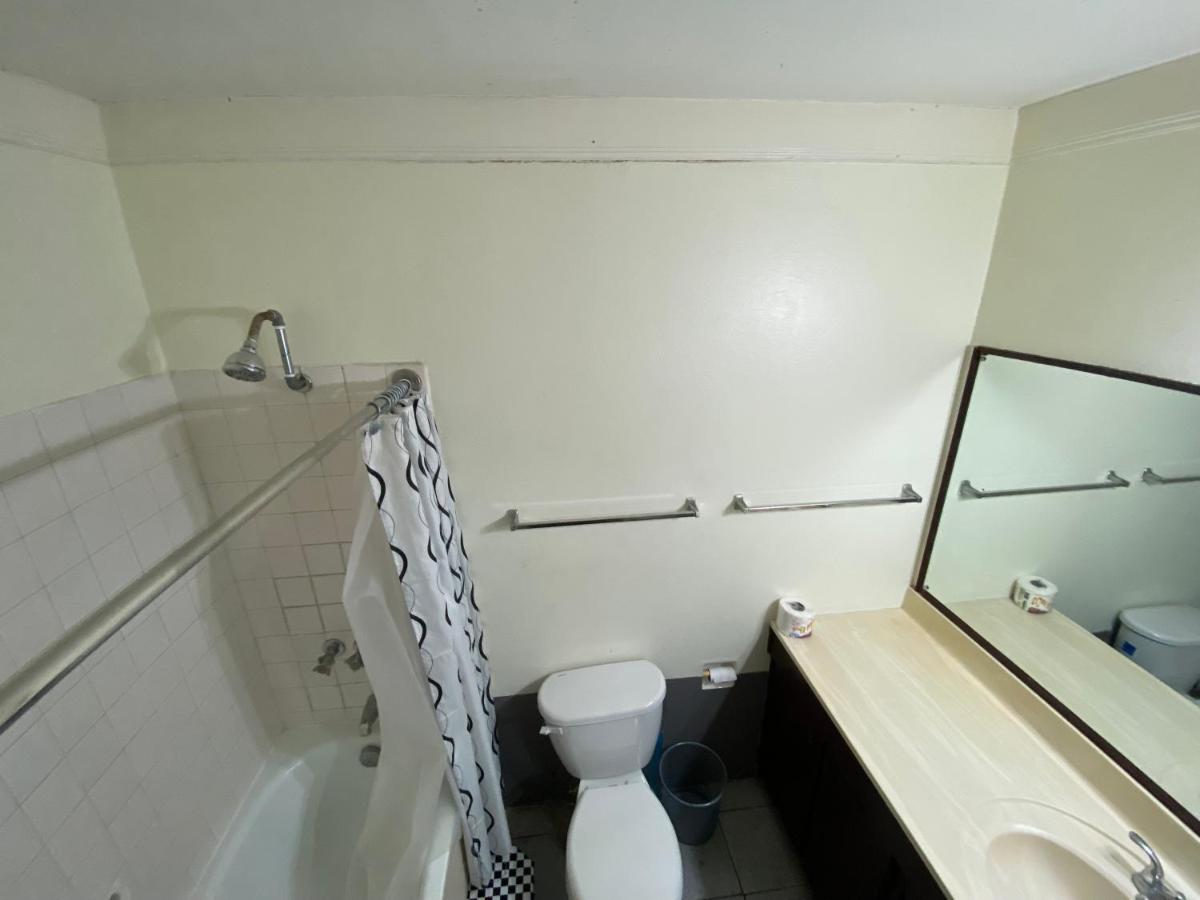 Finest Accommodation Renfrew Place Apt # 41 4--12 Renfrew Rd New Kgn - 2