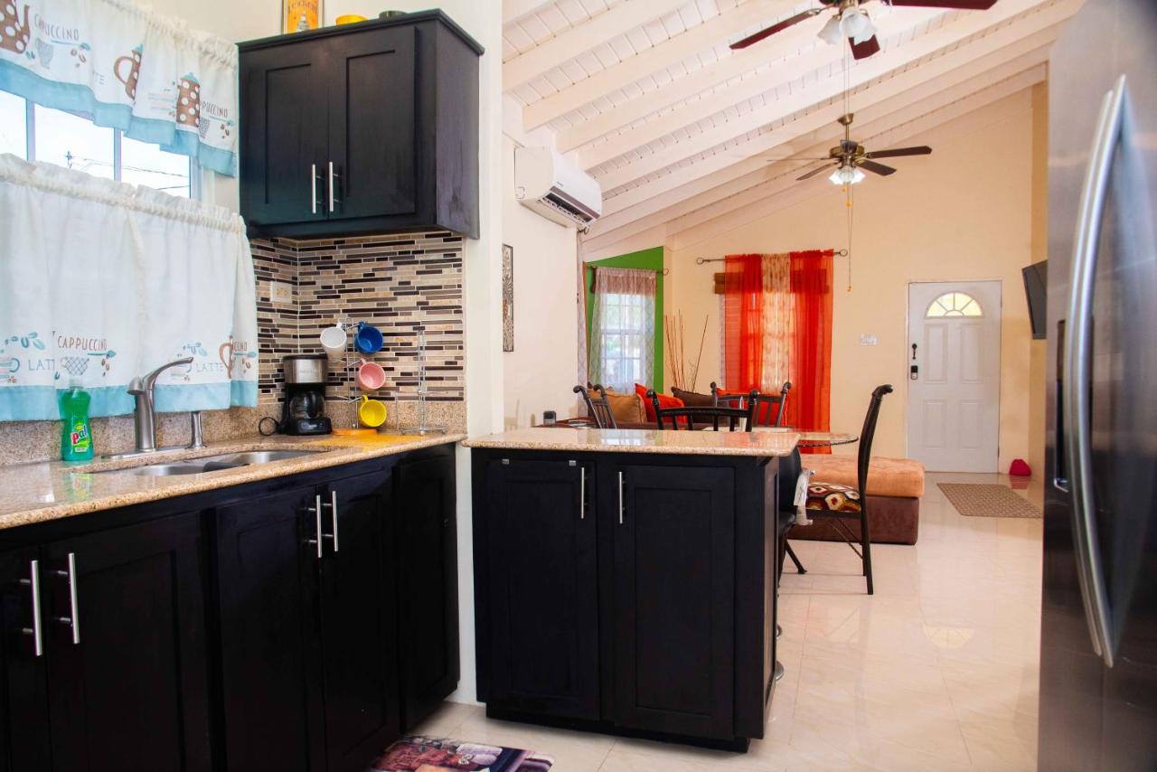 Czar's Romantic Retreat-2 Bedroom Home and Pool - 4